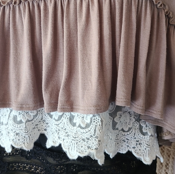 Tunic w Layered Lace Hem by JODIFUL Size Medium - Picture 6 of 7
